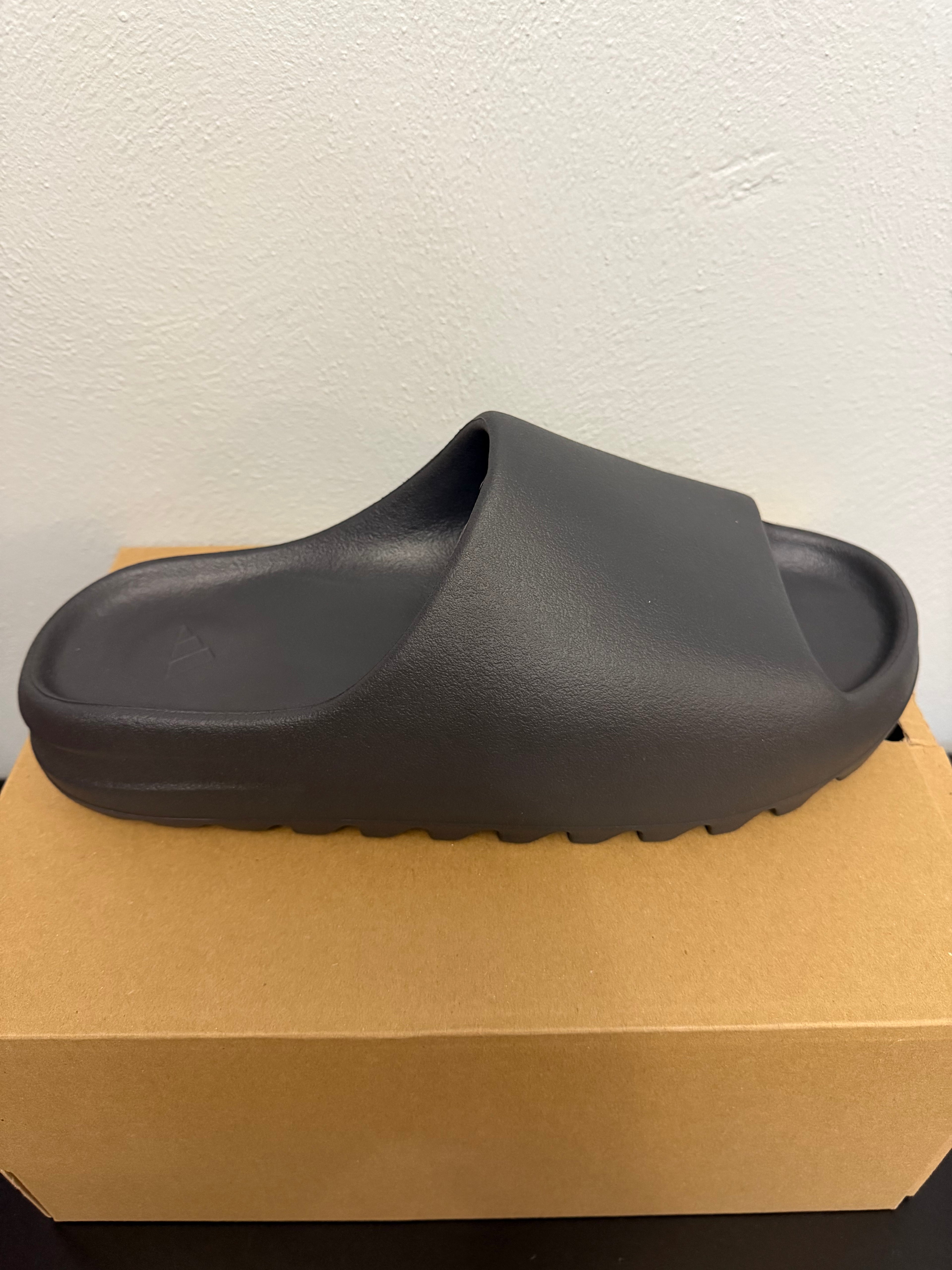 Adidas Yeezy Slide Onyx (size 13)